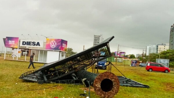Temporal con fuertes ráfagas de viento causa destrozos en Itapúa