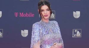 (GALERIA) Así de ndirindindin llegó Nadia a los premios Lo Nuestro