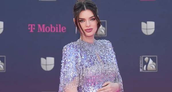 (GALERIA) Así de ndirindindin llegó Nadia a los premios Lo Nuestro