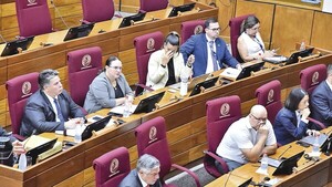 Docentes evitan hablar de edad mínima y piden datos de Caja Fiscal