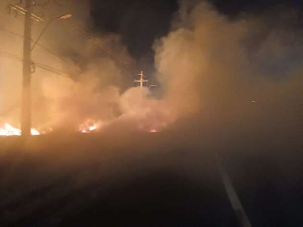 Video: voraz incendio de pastizal genera complicaciones en Ypacaraí - Nacionales - ABC Color