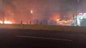 Video: incendio de pastizal alcanzó estación de servicios en Ypacaraí - Nacionales - ABC Color