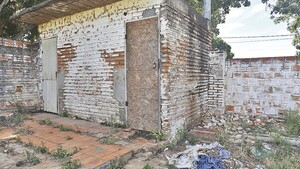 Por desidia municipal, alumnos se exponen a derrumbes y carencias