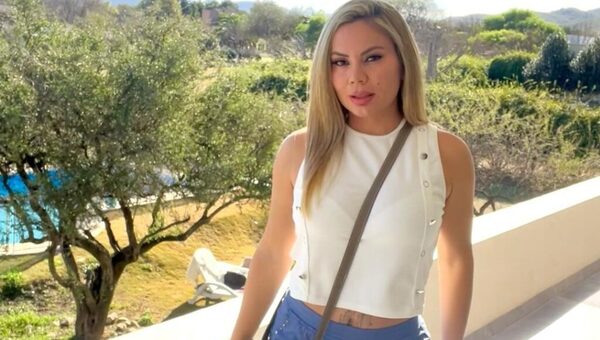 Popular / ¡Dahiana Bresanovich quedó vestida y alborotada por culpa de la ANDE!