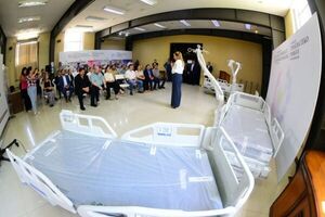 Gobierno fortalece terapias y urgencias con entrega de camas hospitalarias eléctricas