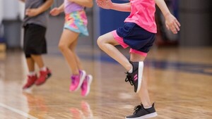 Pediatras recomiendan chequeos médicos antes de actividades físicas escolares