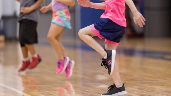 Pediatras recomiendan chequeos médicos antes de actividades físicas escolares