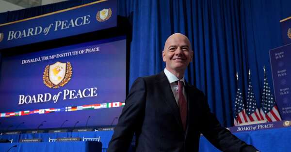 La Nación / La FIFA y la Junta de Paz prevén la construcción de un estadio en Gaza