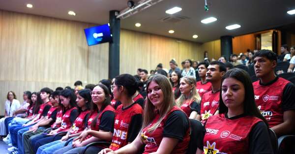 La Nación / Unae entregó becas a más de 400 bachilleres de Itapúa en 15 años