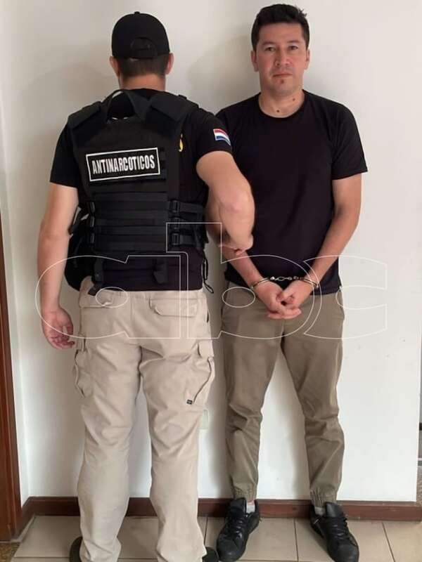 Víctor Centurión se entrega a la Policía tras vinculación con red de narcotráfico - Policiales - ABC Color