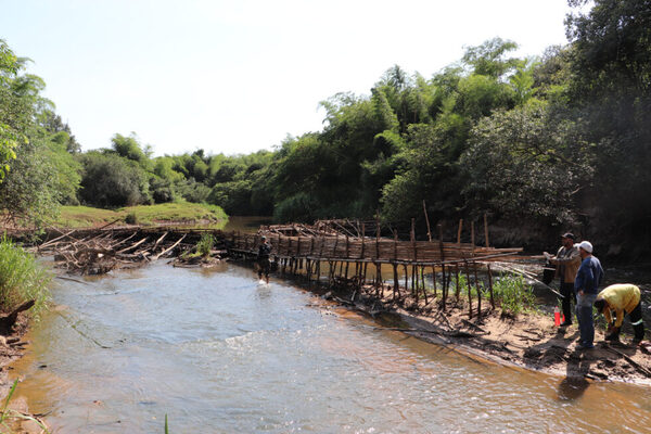 Destruyen represas ilegales para pesca en los ríos Capiibary y Pirapó