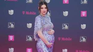 Nadia Ferreira deslumbra en Premio Lo Nuestro