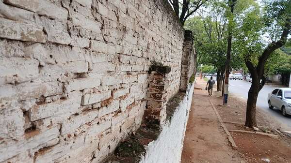 A tres días del inicio de las clases, hay peligro de derrumbe en escuela de Asunción - Nacionales - ABC Color