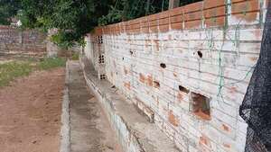 AUDIO: A tres días del inicio de las clases, hay peligro de derrumbe en escuela de Asunción  - A La Gran 7-30 - ABC Color