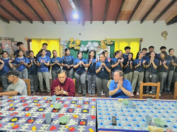 UPD solidario: estudiantes del María Auxiliadora llevaron alegría al Hogar de Ancianos - Concepción al Día
