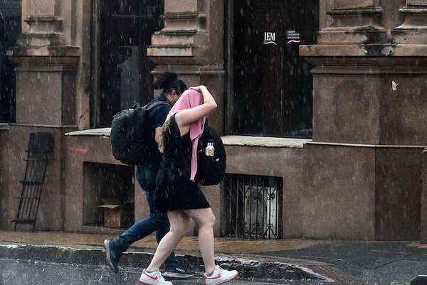 Amplían alerta y hay nueve departamentos en zona de tormentas - Clima - ABC Color