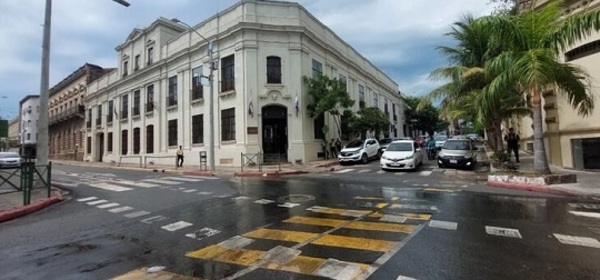 Cloaca inunda calle Palma en el Centro