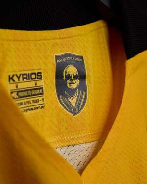 El emotivo tributo de Guaraní a Quemil Yambay, su hincha más “Legendario” - Guaraní - ABC Color