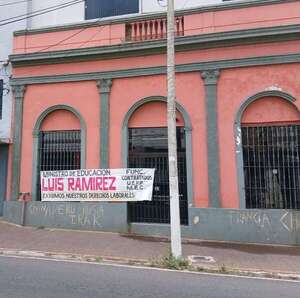 Funcionarios contratados del MEC denuncian retraso en pago de salarios y otras irregularidades - Nacionales - ABC Color