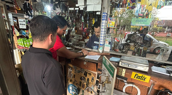 Municipio de Coronel Oviedo controla venta de “cola de zapatero” - Noticiero Paraguay