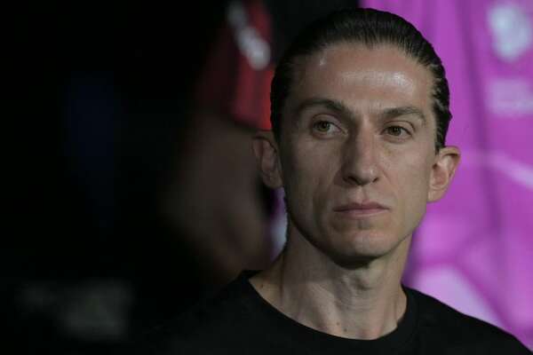 Filipe Luís recibe críticas por minimizar el racismo contra Vinícius como un “caso aislado” - Fútbol Internacional - ABC Color