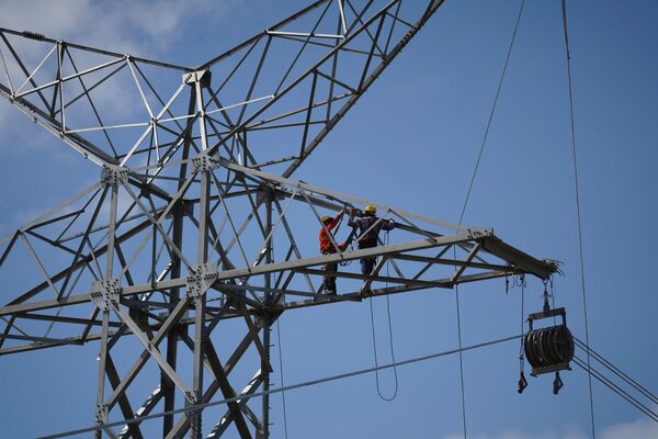 ANDE avanza en la ejecución de obras estratégicas para mejorar el servicio  - trece