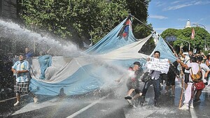 Protestas y choques por reforma laboral en Argentina
