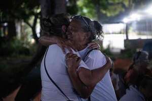 Sorpresa, tristeza, desazón: familiares de presos políticos lamentan amnistía excluyente en Venezuela - Mundo - ABC Color