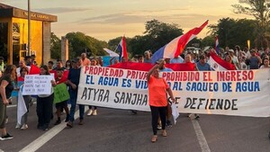 Con pancartas y el cierre parcial de la ruta PY02, pobladores marchan en defensa del Acuífero Caacupé