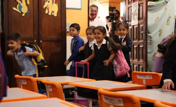 Alertan que mochilas pesadas aumentan riesgo de lesiones en espalda y articulaciones de niños y adolescentes - ADN Digital