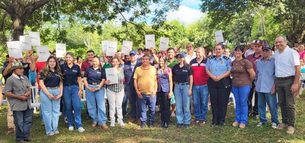 Misiones avanza en regularización de tierras con entrega histórica de títulos a familias rurales