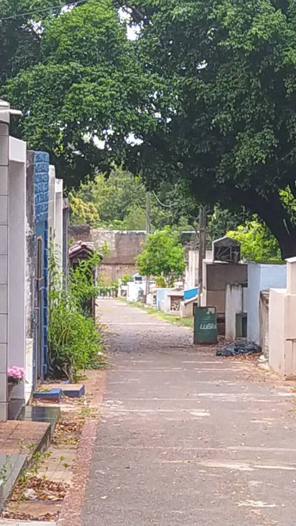 Desaparece tras pedir agua en el cementerio