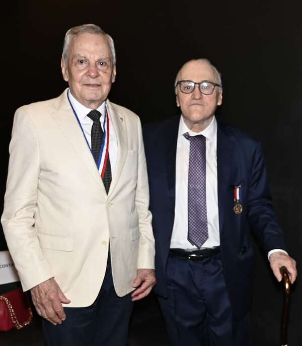 Nicolás Latourrette recibió distinción histórica - Sociales - ABC Color