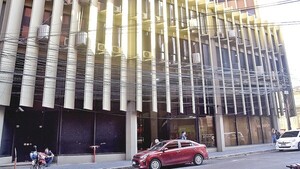 Mafia de pagarés: Firma señala que colabora con la Fiscalía