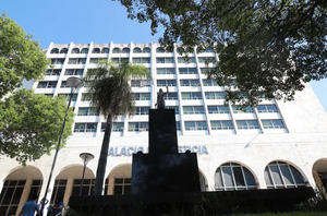 Corte sumaria a abogado por intervenir en juicio y ocupar cargo de juez de falta