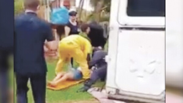 Atacó a su expareja y a la tía frente a su hijito de 5 años