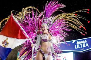 Iara Brítez, la Nueva Reina del Centenario Carnaval Encarnaceno