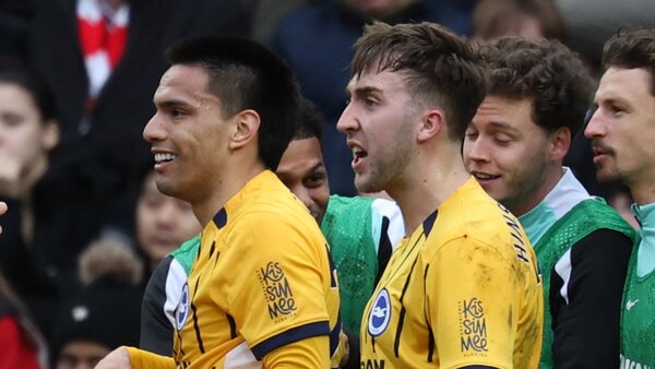 Diego Gómez anota para el Brighton
