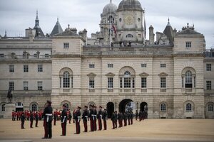 Continúan por tercer día consecutivo los registros en la residencia del expríncipe Andrés en Windsor
