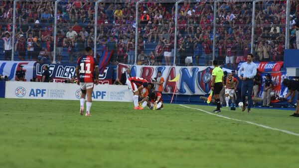 Blas Riveros duró 7 minutos en cancha