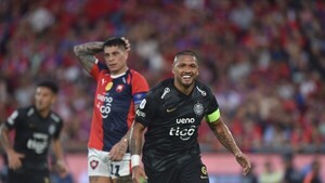 Olimpia salta a la cima desde el "patio de su casa"