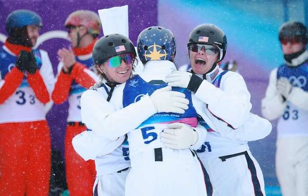 Estados Unidos revalida el oro en equipos mixtos de saltos acrobáticos - Polideportivo - ABC Color