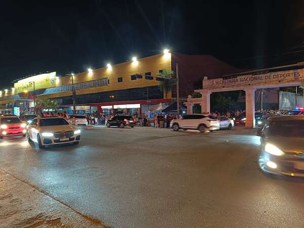 Video: caos vehicular y ausencia de PMT tras concierto en la SND - Nacionales - ABC Color