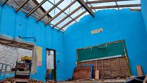 Obras inconclusas obligan a iniciar el año lectivo entre carpas y pantallas - Nacionales - ABC Color