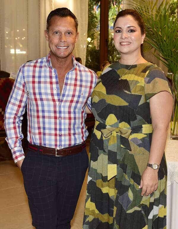 El Dr. Raúl Fanego presentó su calendario solidario 2026 - Sociales - ABC Color