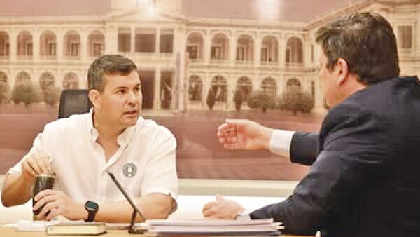 Peña hace cambios mínimos en su Gabinete y sigue presión interna