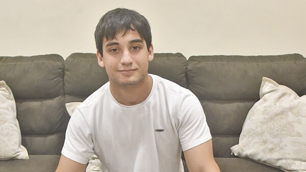 Sobreviviente del cáncer infantil es campeón nzacional y sudamericano de Powerlifting