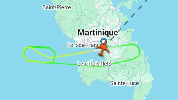 Video: Avión es forzado a dar media vuelta al incendiarse un motor en Francia