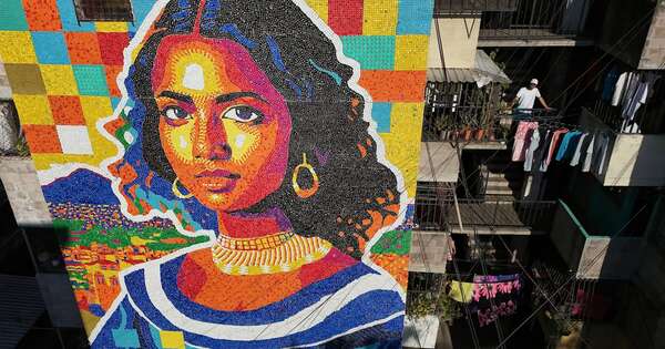 La Nación / La Gioconda salvadoreña fue creada con 100.000 tapas de plástico