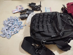 Funcionario penitenciario es puesto a disposición fiscal por intentar meter pastillas y cargadores - PDS RADIO Y TV